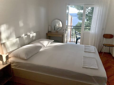 Standard Double Room (with External Private Bathroom) | Free WiFi, bed sheets