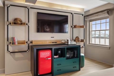 Premium bedding, in-room safe, desk, laptop workspace