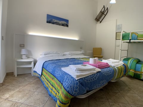 Quadruple Room | Free WiFi, bed sheets