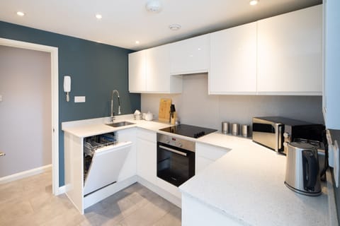 Studio (6) | Private kitchenette | Fridge, microwave, oven, stovetop