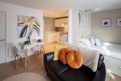 Studio (6) | Hypo-allergenic bedding, individually decorated, individually furnished