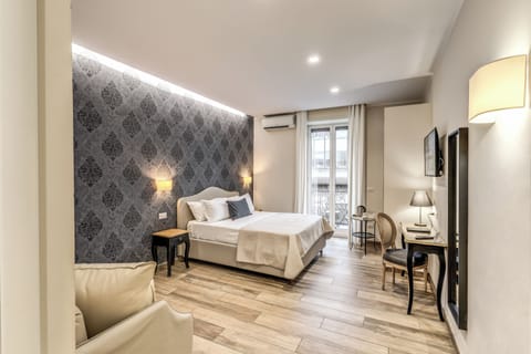 Deluxe Quadruple Room | Minibar, in-room safe, individually decorated, individually furnished