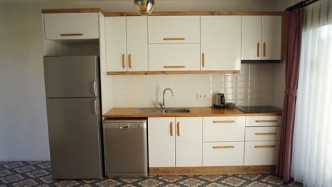 XLarge Deluxe Suite | Private kitchen | Electric kettle