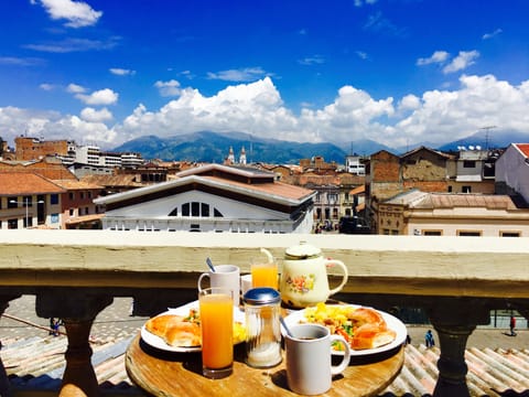 Full breakfast for a fee on weekdays