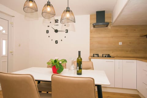 House | Private kitchen | Fridge, stovetop, cookware/dishes/utensils, freezer