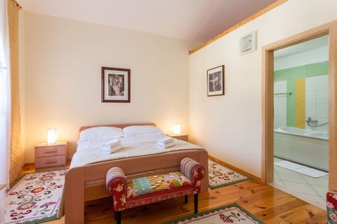In-room safe, iron/ironing board, free WiFi, bed sheets