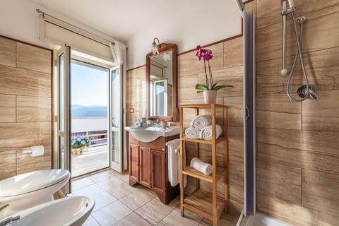 Standard Double or Twin Room, 1 Bedroom | Bathroom | Shower, free toiletries, hair dryer, bidet