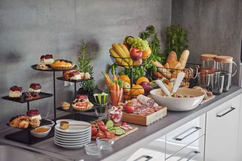 Daily buffet breakfast (PLN 35 per person)
