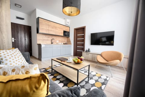 1 bedroom, individually decorated, individually furnished, desk