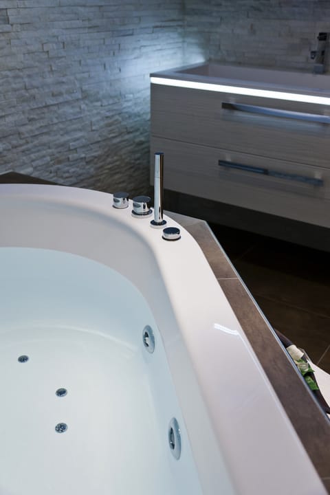 Free toiletries, hair dryer, bathrobes, towels