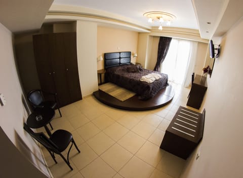 Suite | Minibar, desk, soundproofing, free cribs/infant beds