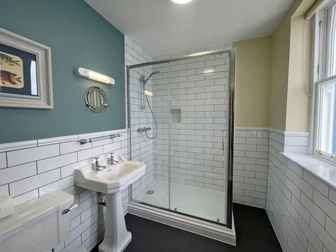 Double Room (3rd Floor) | Bathroom | Shower, hair dryer, towels