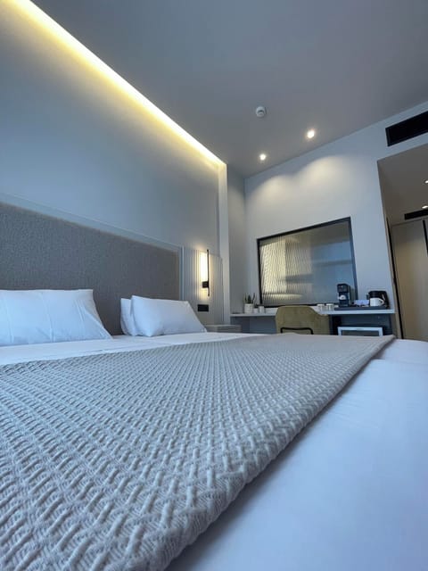 Superior Double Room with Balcony | Hypo-allergenic bedding, minibar, in-room safe, soundproofing