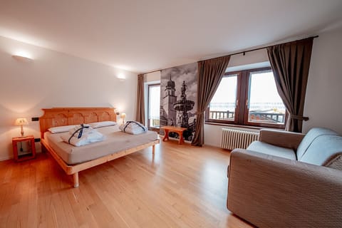 Quadruple Room | Desk, free WiFi, bed sheets