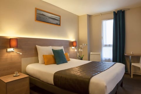 Family Triple Room | Desk, blackout drapes, soundproofing, iron/ironing board
