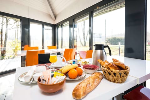 Daily continental breakfast (EUR 10 per person)