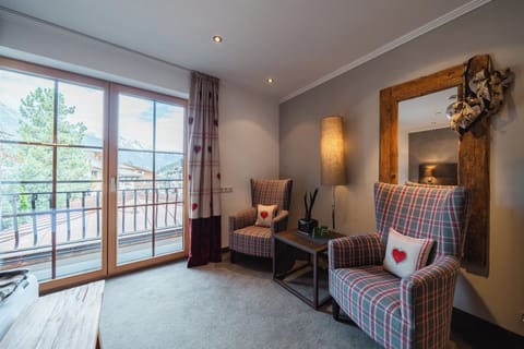 Hypo-allergenic bedding, in-room safe, individually decorated