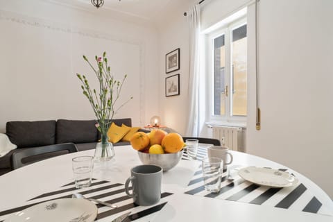 Apartment, 1 Bedroom | In-room dining