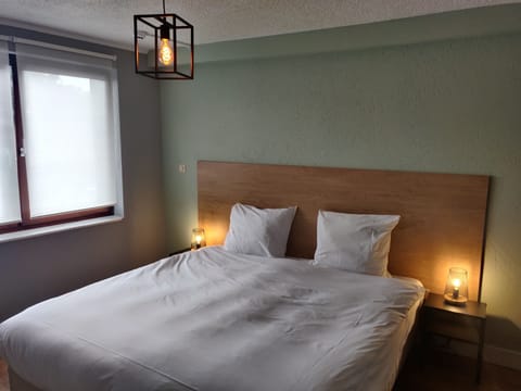 Double Room | Desk, laptop workspace, blackout drapes, iron/ironing board