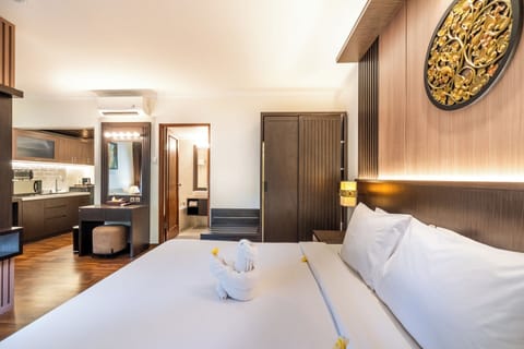 Premier Studio | Minibar, in-room safe, desk, free WiFi