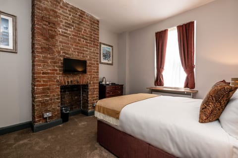 Egyptian cotton sheets, premium bedding, iron/ironing board, free WiFi