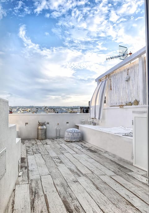 Deluxe Double Room, Balcony | City view
