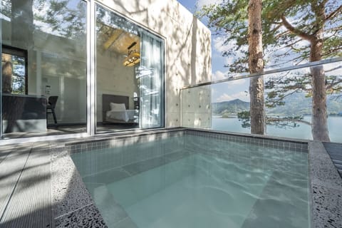 Private pool