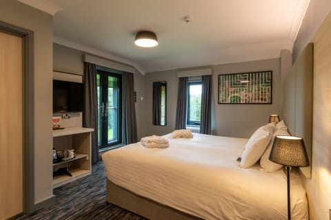 Executive Double Room | Premium bedding, in-room safe, desk, laptop workspace