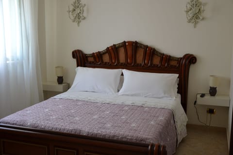 Basic Double Room | Desk, iron/ironing board, free WiFi, bed sheets