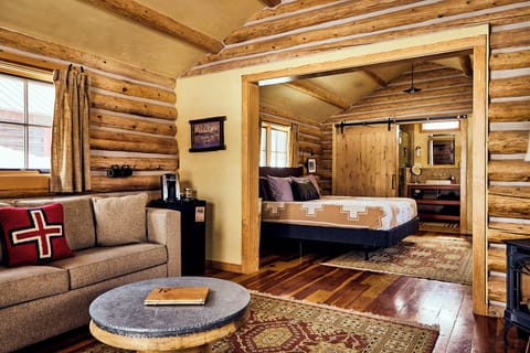 Cabin | Living area | Fireplace