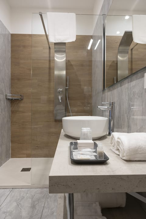 Superior Quadruple Room, Kitchen | Bathroom | Shower, rainfall showerhead, designer toiletries, hair dryer