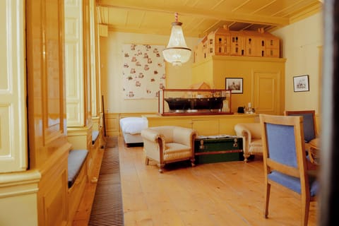 Deluxe Suite | Living area | Flat-screen TV