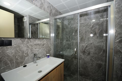 Shower, rainfall showerhead, hair dryer, towels