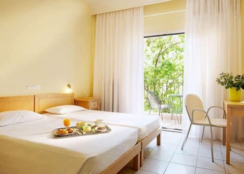 Double Room | Free WiFi, bed sheets