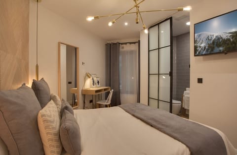 Standard Room | Down comforters, desk, laptop workspace, blackout drapes