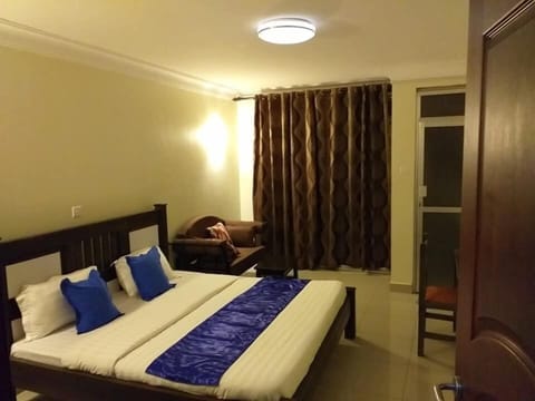Double Room | Desk, free WiFi, bed sheets