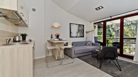 Apartment (Green View Jurata) | Living room | TV