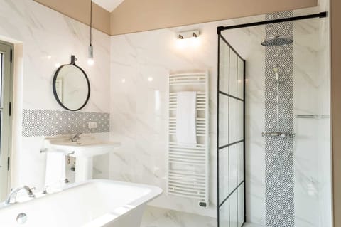 Signature Suite | Bathroom | Free toiletries, hair dryer, towels