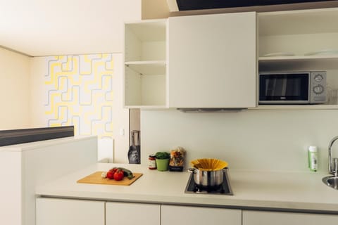 Hypo-allergenic bedding, in-room safe, desk, soundproofing