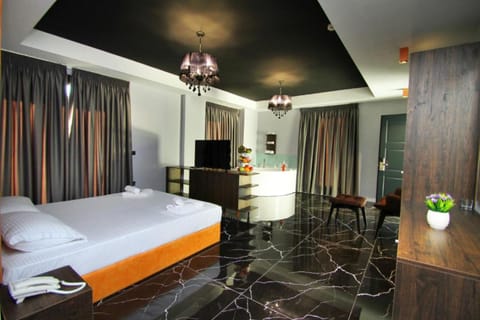 Suite | In-room safe, free WiFi, bed sheets