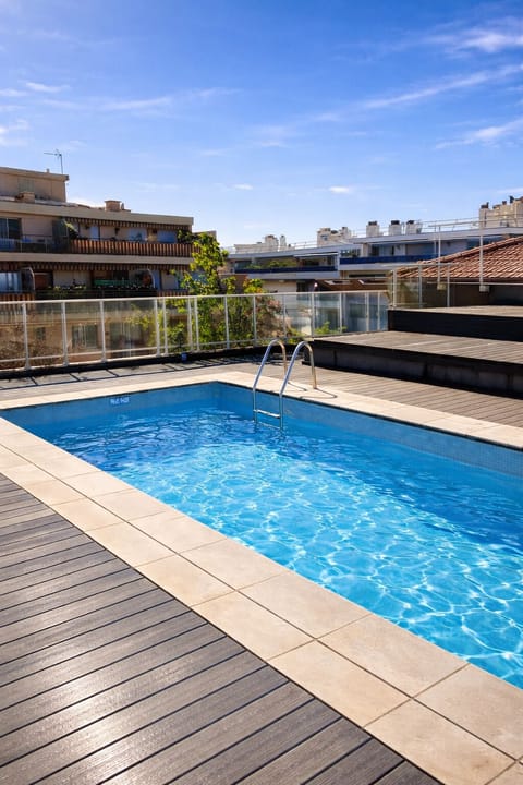 Rooftop pool