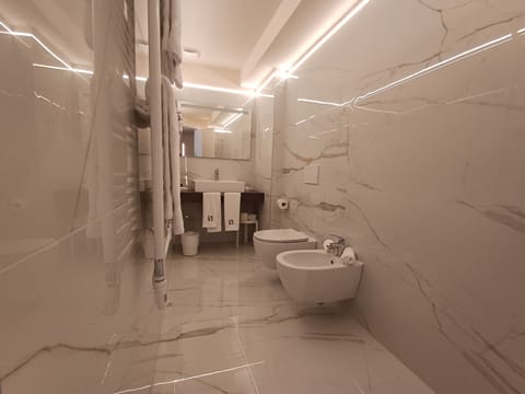 Superior Double or Twin Room, Terrace, Lake View | Bathroom | Hair dryer, bidet, towels