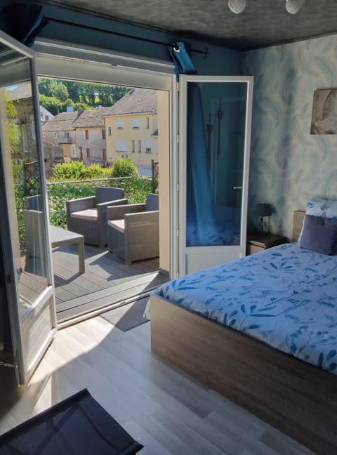 Double Room | Individually decorated, free cribs/infant beds, free WiFi, bed sheets
