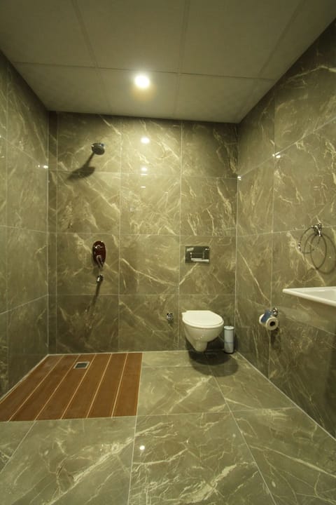 Free minibar, soundproofing, rollaway beds, free WiFi