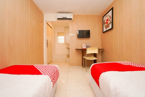 Standard Twin Room | Desk, free WiFi, bed sheets