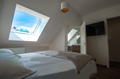 Double Room | Egyptian cotton sheets, premium bedding, individually decorated
