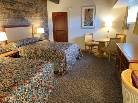 Standard Double Room | 1 bedroom, desk, laptop workspace, blackout drapes