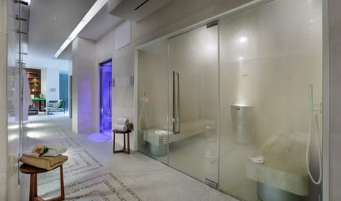 Couples treatment rooms, sauna, hot tub, steam room, Turkish bath