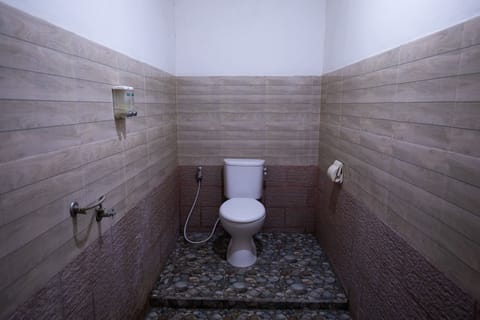 Deluxe Double Room | Bathroom shower