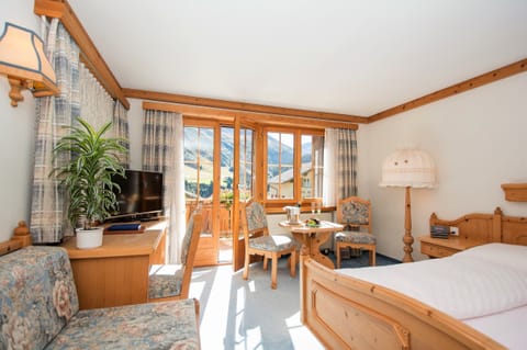 7 bedrooms, down comforters, memory foam beds, desk